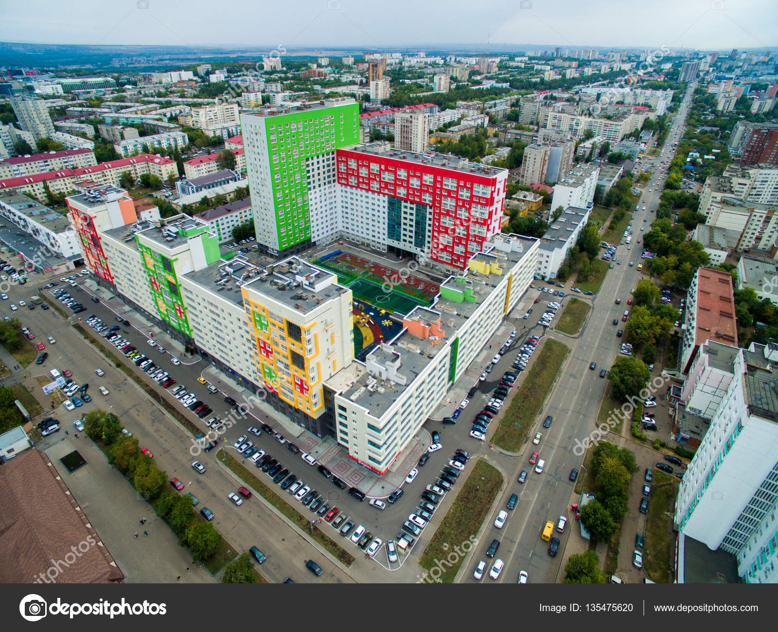 дтп уфа возле новойл шкода митсубиси. уфа фото города. 2022. архитектура уфы. цветные дома в уфе.