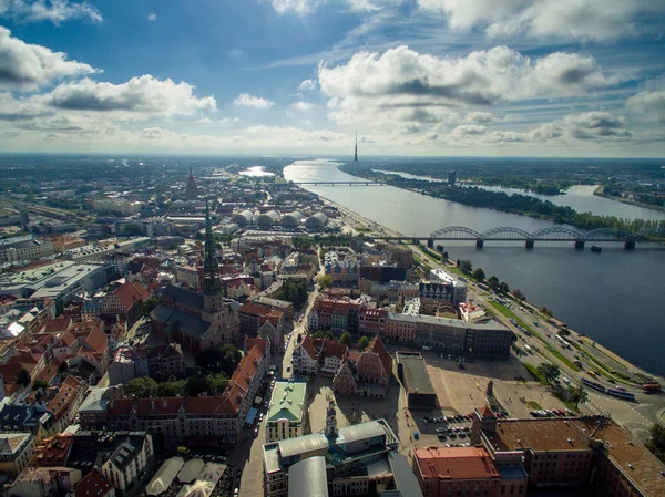 Ryga, Łotwa - wrzesień 2016: Lotnicze oferuje panoramiczny widok na Stare Miasto — Zdjęcie stockowe