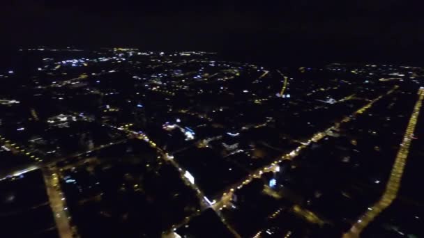 Riga, Letonia - Septiembre 2016: La ciudad por la noche — Vídeo de stock