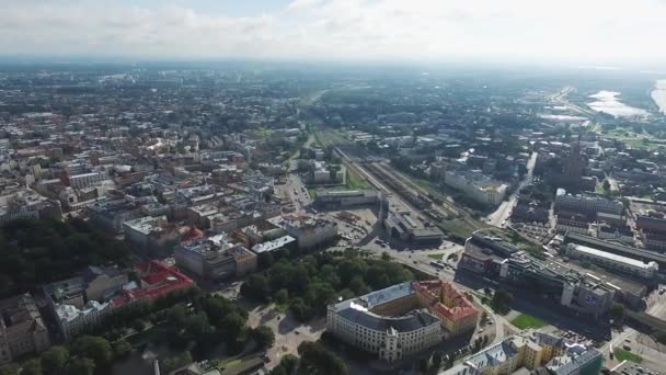 Riga, Letónia - Setembro de 2016: Vista panorâmica aérea sobre a cidade velha — Vídeo de Stock