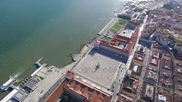 Vista aérea da Praça do Comércio de Lisboa, Portugal — Vídeo de Stock