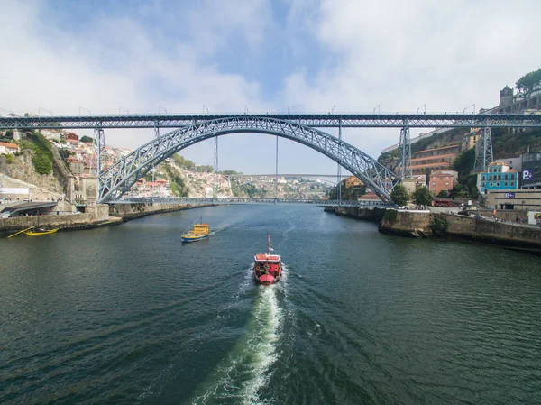 2016 09 Porto, Portugal: One flew over the Douro river and boat — Stock Photo, Image