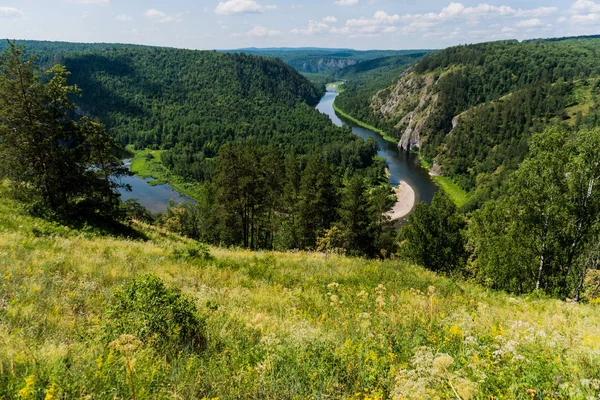 Vista panorâmica da reserva natural Shulgan Tash, Bashkortostan, Rússia. Vista aérea — Fotografia de Stock