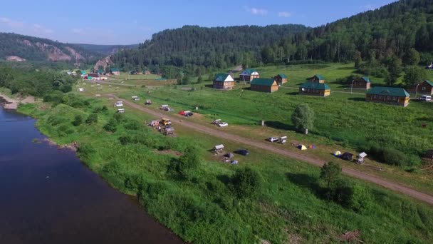 Kapova jeskyně, Shulgan tash přírodní rezervace, Baškortostán, Rusko. Letecký pohled — Stock video