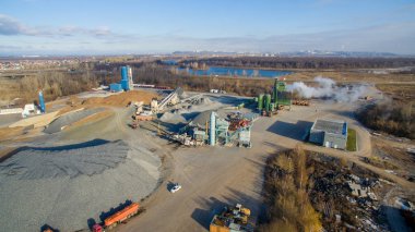 Beton Santrali yakınındaki büyük bir yol. Hava.