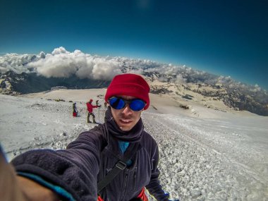 2014 07 Elbruz Dağı, Rusya Federasyonu: Selfie fotoğraf Pastukhov buzlu