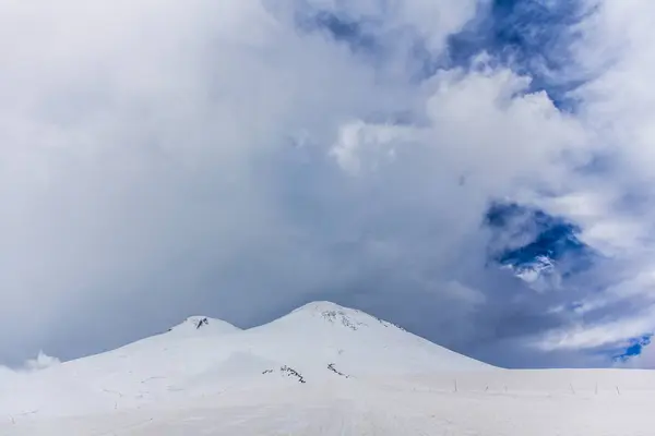 2014 07 Mont Elbrus, Russie : Vue panoramique de la montagne Elbrus — Photo