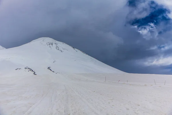 Vue panoramique sur la montagne Elbrus — Photo