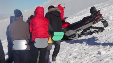 2014 07 Elbruz Dağı, Rusya Federasyonu: Pastukhov kayaların üzerinde birkaç çadır