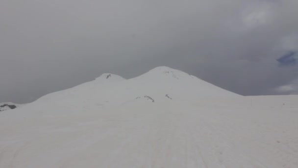 Pantele pustii si zapada ale Muntelui Elbrus — Videoclip de stoc