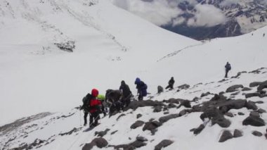 2014 07 Elbruz Dağı, Rusya: bir özürlü ile zirveye tırmanış.