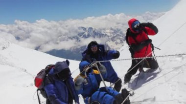 2014 07 Elbruz Dağı, Rusya: bir özürlü ile zirveye tırmanış.