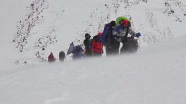 2014 07 Elbruz Dağı, Rusya: bir özürlü ile zirveye tırmanış.