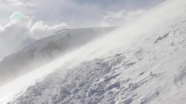 Pentes enneigées et désertes du mont Elbrus — Video