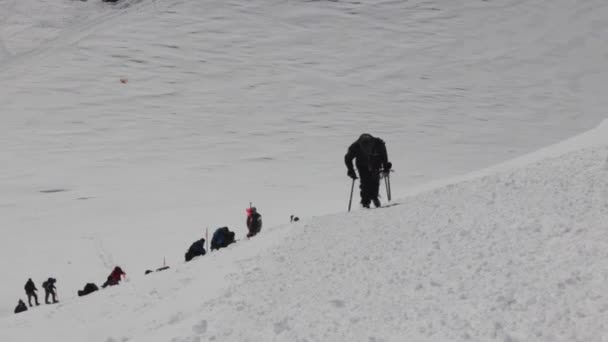 2014 07 Mount Elbrus, Rússia: Subir ao topo de Elbrus — Vídeo de Stock