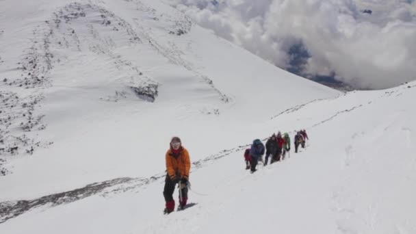 2014 07 Elbruz Dağı, Rusya: Elbruz tepesine tırmanma — Stok video