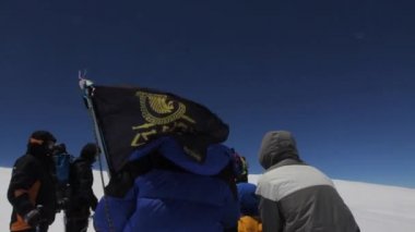 2014 07 Elbruz Dağı, Rusya: bir özürlü ile zirveye tırmanış.