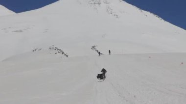 Elbrus tepesine tırmanma