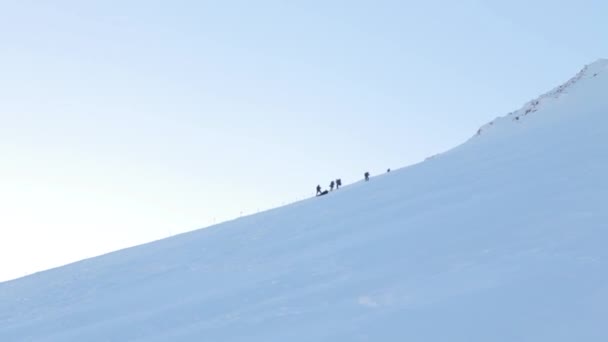 エルブルス山の雪と無人島の斜面 — ストック動画