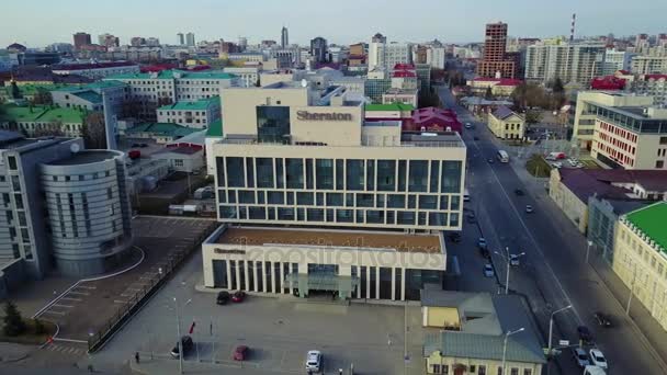 2017 04: Městské kulturní středisko Ufa. Letecký pohled na Sheraton hotel — Stock video