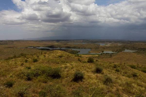Озеро в сафари в Танзании — стоковое фото