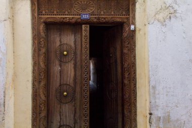 Stone Town şehrin sokaklarında.