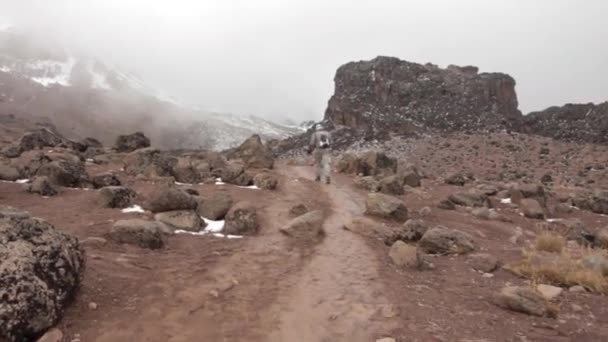Track op de Kilimanjaro op de Machame Route Whiskey. 3-daagse — Stockvideo