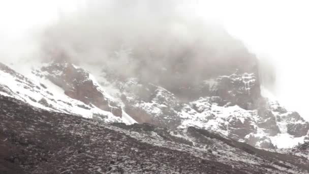 Відстеження на Кіліманджаро на віскі Machame маршрут. 3 день — стокове відео