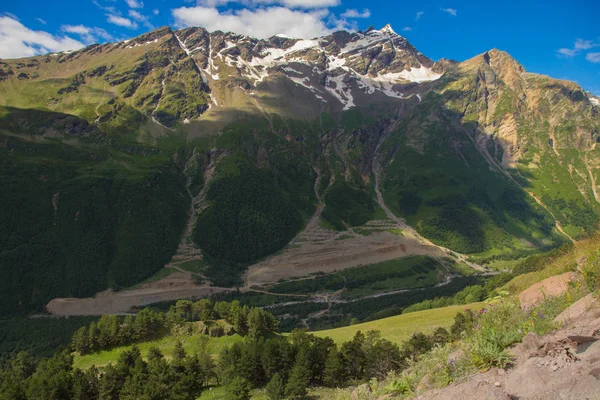 Randonnée pédestre dans les montagnes de l'Elbe — Photo