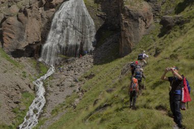 Kız tırpan dağlarda Elbrus bölgesi şelale