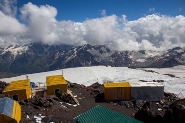 Elbruz Dağı'nın panoramik görünüm