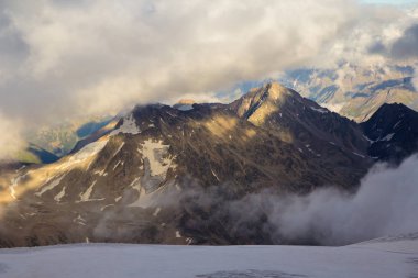 Elbruz Dağı'nın panoramik görünüm
