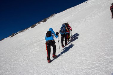 Elbruz Dağı'na tırmanmak. Son mesafe