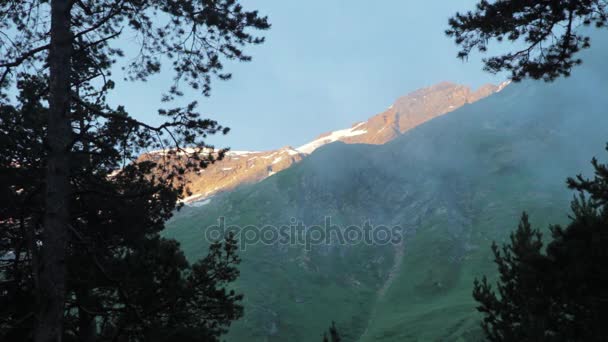 Passeggiata sulle montagne della regione degli Elbrus — Video Stock