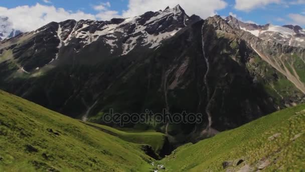 Walking of the mountains of the Elbrus region — Stock Video