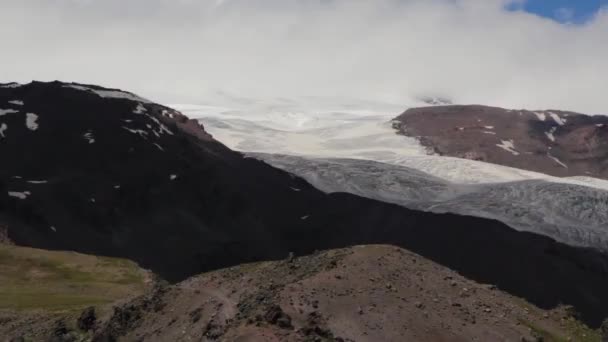 Caminhada das montanhas da região de Elbrus — Vídeo de Stock