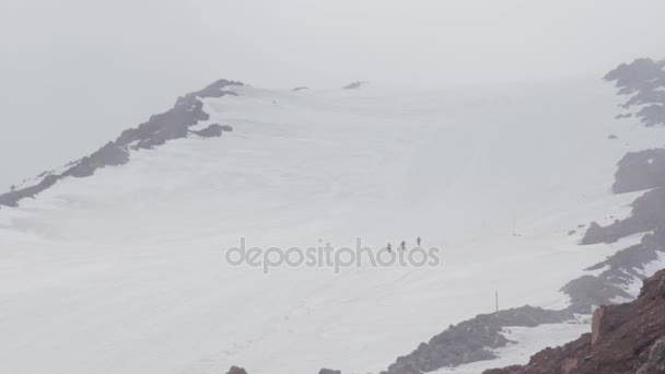 Escalada na montanha Elbrus — Vídeo de Stock