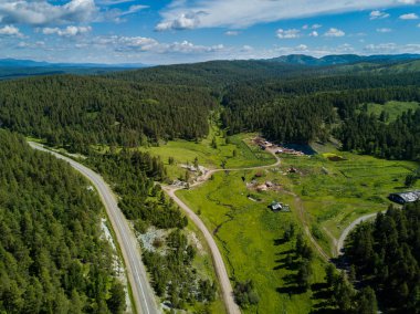 Yağmurlu havalarda Rus kırsal havadan görünümü