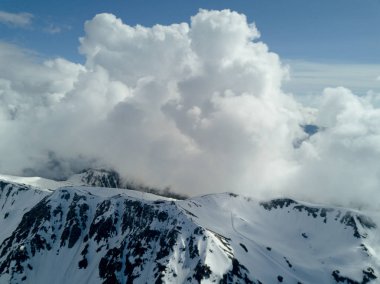 Soçi, Rusya - Mayıs, 2017: Ski Resort Rosa Khutor yukarıda havadan görünümü