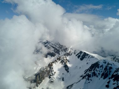 Soçi, Rusya - Mayıs, 2017: Ski Resort Rosa Khutor yukarıda havadan görünümü