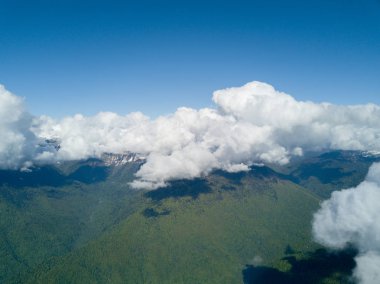 Soçi, Rusya - Mayıs, 2017: Ski Resort Rosa Khutor yukarıda havadan görünümü