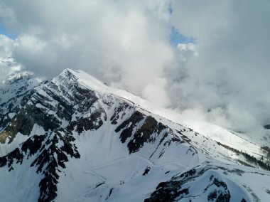 Soçi, Rusya - Mayıs, 2017: Ski Resort Rosa Khutor yukarıda havadan görünümü