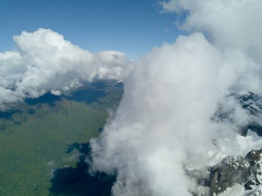 Soçi, Rusya - Mayıs, 2017: Ski Resort Rosa Khutor yukarıda havadan görünümü