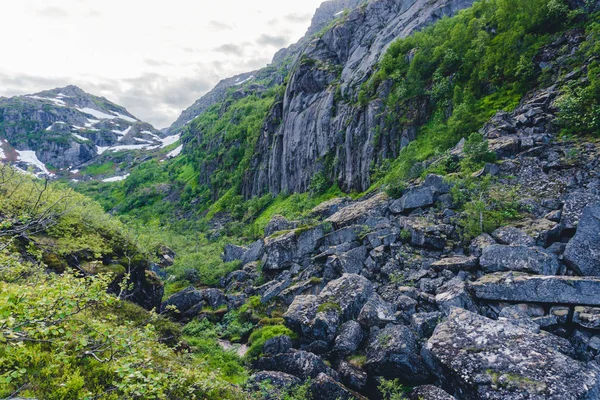 Berglandschaft in der Nähe des Trollfjords in Norwegen — Stockfoto