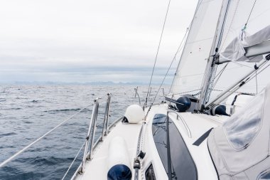 Norveç'te bir yat yelken