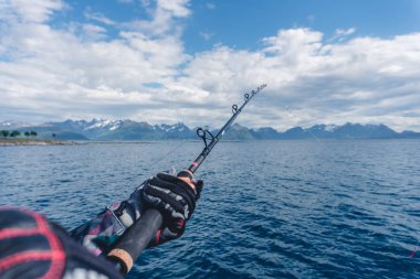 Norveç'te bir yat üzerinden Balık tutma
