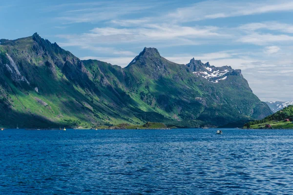 Горные пейзажи Норвежского моря — стоковое фото