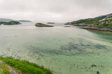 Dağ manzara Norveç Denizi üzerinde
