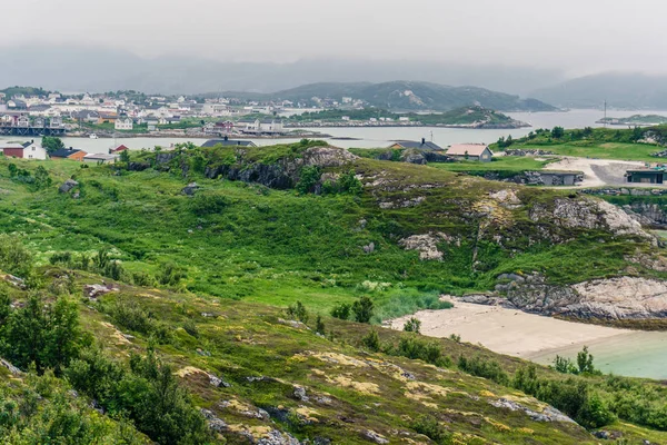 Paysages de montagne sur la mer de Norvège — Photo