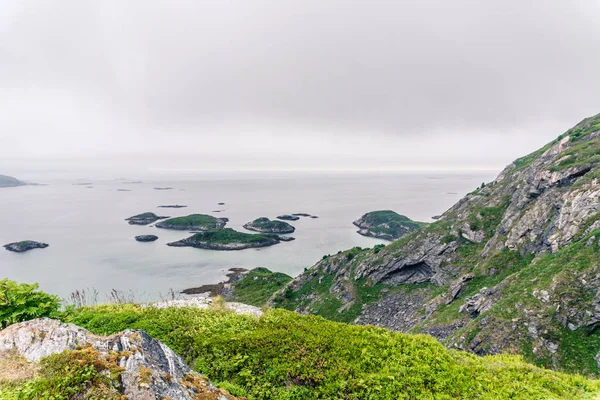 Górskie krajobrazy na Morze Norweskie — Zdjęcie stockowe